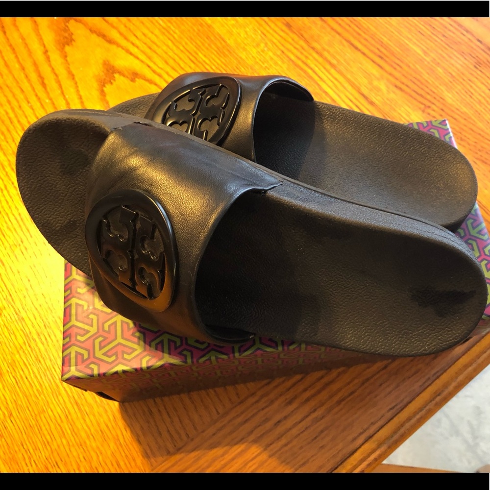 LIKE NEW!! TORY BURCH Sandals SIZE 7 BLACK w/ BOX